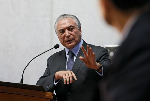 Temer diz que país 'está começando a sair da recessão'
