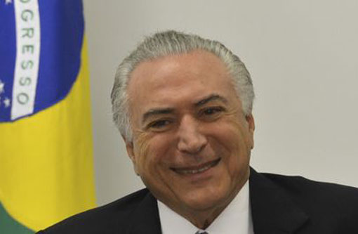 Temer anuncia reajuste do Bolsa Família e R$ 700 milhões para educação