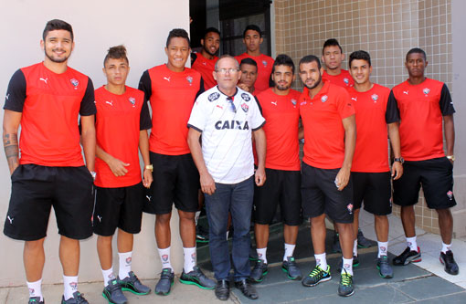 Ganhador da promoção do Brumado Agora recebe camisa oficial do Vitória