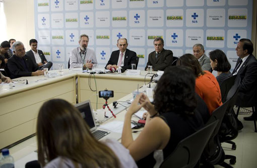 Vacina contra Zika pode ser desenvolvida em até um ano, diz ministro