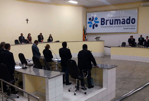 Câmara de Vereadores de Brumado presta homenagem a Valdira Gama de Souza com um minuto de silêncio 
