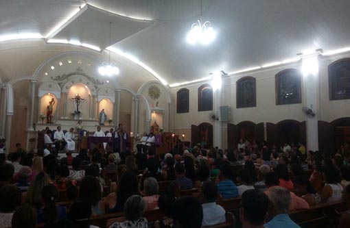 Brumado: Fiéis participam da Missa Quarta-feira de Cinzas
