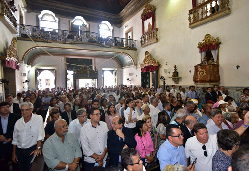 Missa e emoção marcam os 90 anos de nascimento do senador ACM