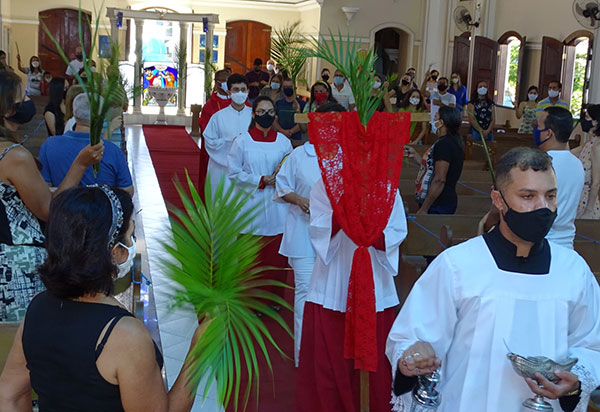 Brumado: Católicos celebram Domingo de Ramos