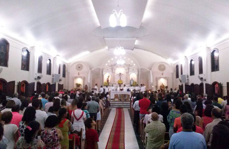 Brumado: Fiéis lotam a Igreja Matriz na Missa do Galo