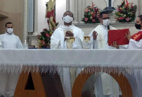 Brumado: Fiéis católicos encerram o ano de 2021 rendendo graças e louvores a Deus