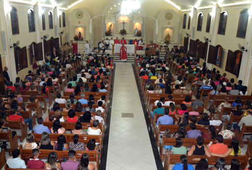 Brumado: em missa solene, Padres Eutrópio e Waldeck são transferidos para a cidade de Guanambi e Ibiassucê