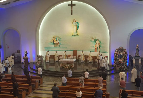 Devido a pandemia, missa da 1ª festa no dia da Santa Dulce dos Pobres tem poucas pessoas