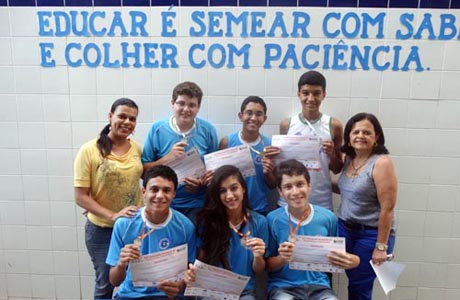 Alunos do Monteiro Lobato foram condecorados com medalhas de ouro, prata e bronze pelo resultado da OBA