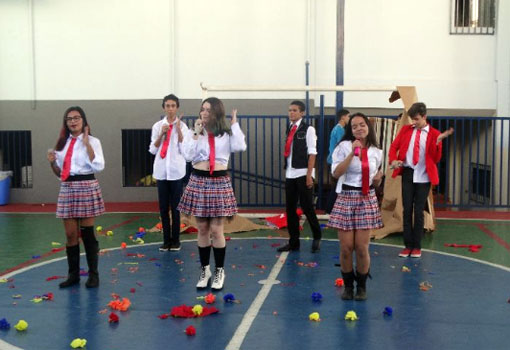 Brumado: alunos do Ensino Médio do Centro Educacional Monteiro Lobato apresentaram trabalho de espanhol  'A cultura latinoamericana'