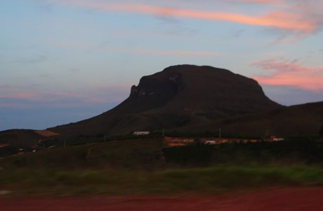 Barra da Estiva: Incêndio controlado no 'Morro do Ouro'