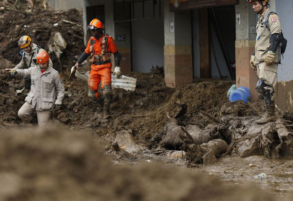 Bombeiros atualizam número de mortos em Petrópolis para 176