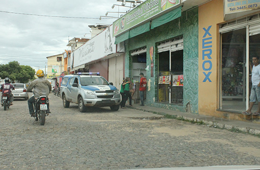 Brumado: Funcionária de mercadinho tem moto tomada de assalto