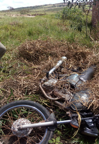 Barra da Estiva: Polícia Militar localiza em matagal motocicleta com restrição de furto 