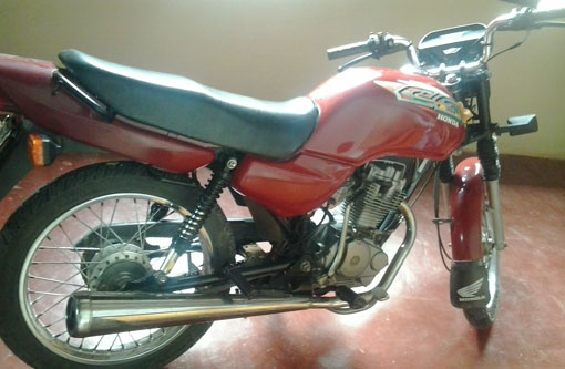 Aracatu: Moto adulterada é encontrada em praça do município