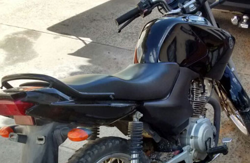 Malhada de Pedras: Dupla suspeita de cometer crimes na região é detida com moto adulterada