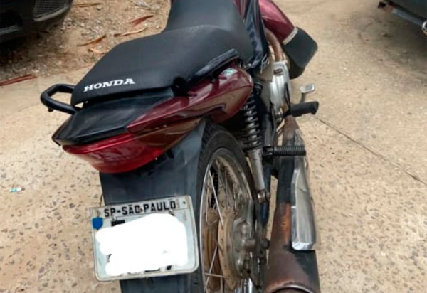 Brumado: Polícia Militar apreende moto com restrição de Roubo/Furto no bairro Dr. Juracy