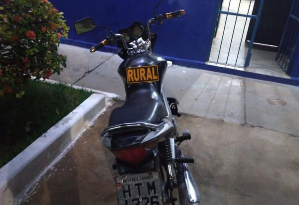 Polícia Militar recupera em Dom Basílio moto roubada em 2016