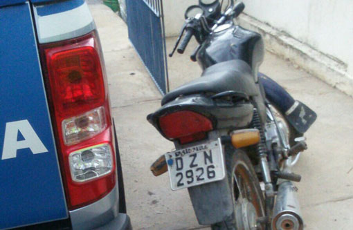 Aracatu: Polícia recupera motocicleta