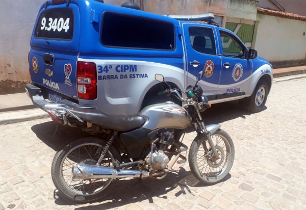 Polícia Militar recupera moto furtada em Barra da Estiva