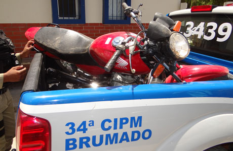 Brumado: Dupla suspeita de assaltar lotérica é presa pela PM