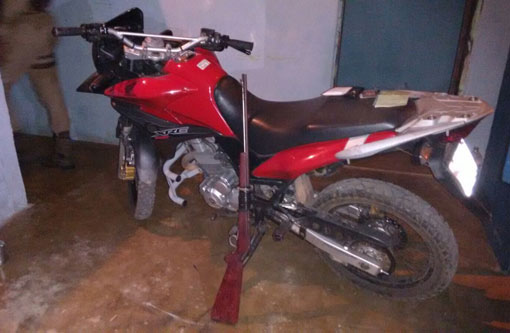 Brumado: Polícia recupera moto roubada e apreende espingarda e munição