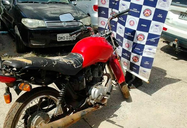Polícia Militar recupera na zona rural de Brumado moto furtada