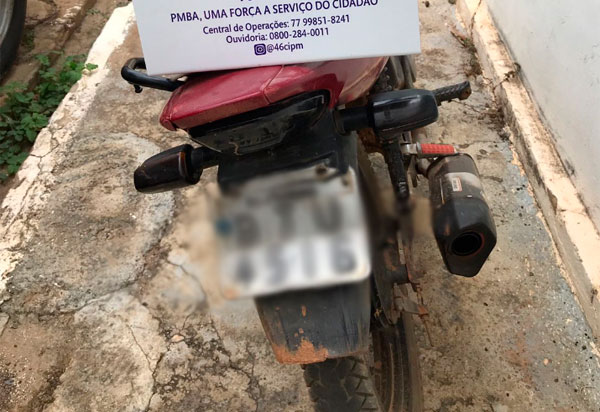 Polícia apreende motocicleta com restrição de roubo/furto em Livramento