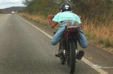 Sudoeste: Leitor flagra direção perigosa na BR 030