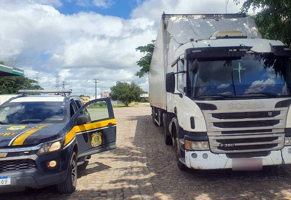 PRF prende motorista de carreta dirigindo embriagado na Bahia