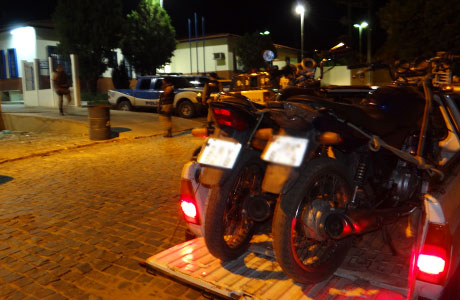 ARACATU: POLÍCIA MILITAR RECUPERA MOTOS ROUBADAS