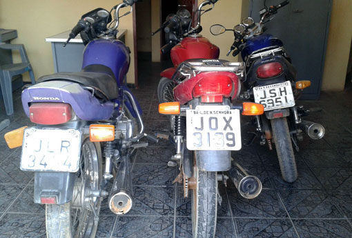Polícia Militar apreende e recupera motocicletas roubadas em Ibitira