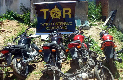 BR-030: Guarnição TOR detém homens que transportavam motocicletas adulteradas