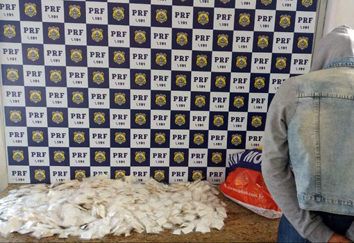 PRF prende mulher transportando cocaína em Vitória da Conquista