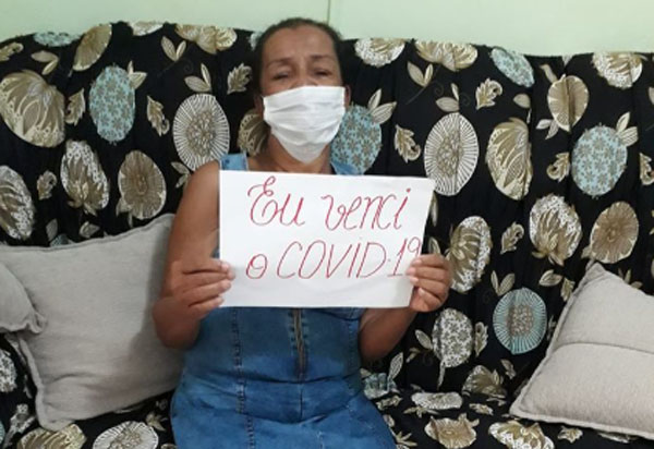Brumado: mulher é recebida com aplausos após se curar da Covid-19