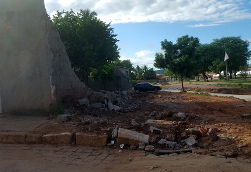 Prefeitura de Brumado emite nota de esclarecimento sobre demolição de muro no Bairro São José