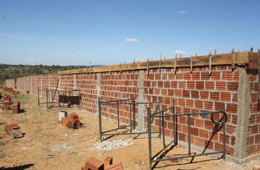 Brumado: construção do Cemitério da Vila Presidente Vargas foi uma luta da comunidade, diz Rosa Riqueza