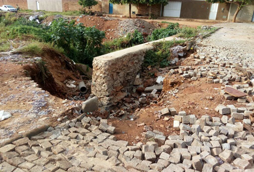 Brumado: muro de contenção construído recentemente no Bairro Santa Tereza cedeu após as chuvas