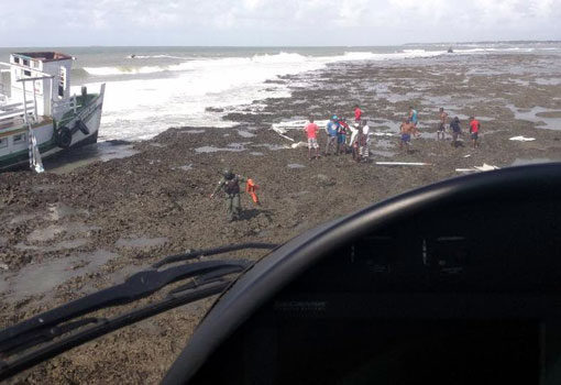 Sobe para 23 número de mortos em naufrágio na Bahia