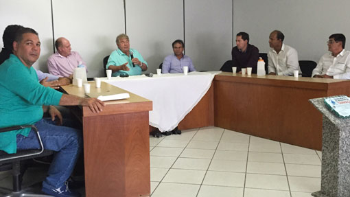 Tanhaçu: Newton Cardoso realiza pré-lançamento do loteamento e é recebido por políticos locais