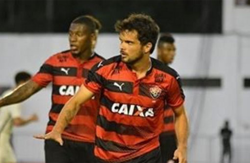 Lateral do Vitória, Norberto se diz pronto para atuar os 90 minutos pelo