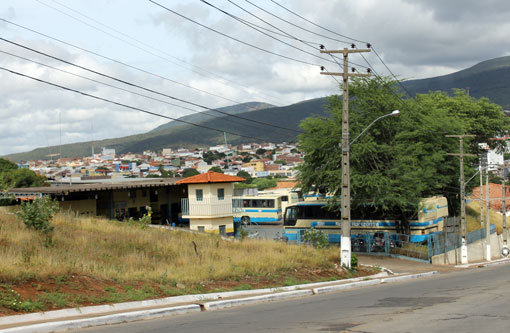 Brumado: Mulher é detida acusada de tráfico de drogas após descer de ônibus interestadual