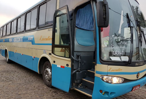Ônibus da Novo Horizonte quebra durante a madrugada e passageiros esperam horas por socorro próximo a Maracás