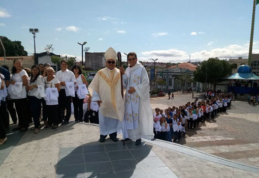 Brumado: Igreja Matriz celebrou a Investidura de 171 novos MECES