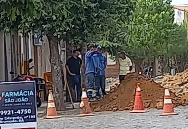 Serviço de drenagem interrompe abastecimento nos bairros Dr. Juracy e Novo Brumado