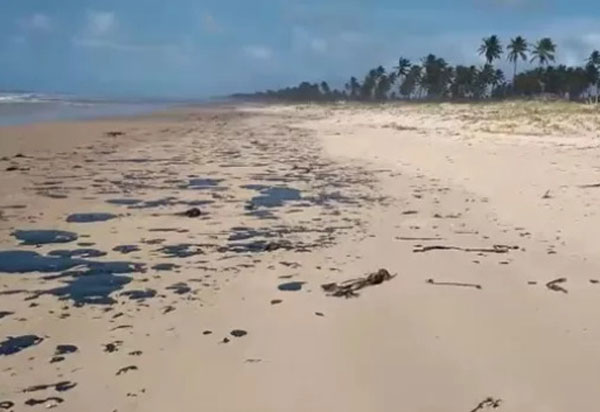 Governo Federal reconhece emergência na Bahia sobre óleo no litoral 