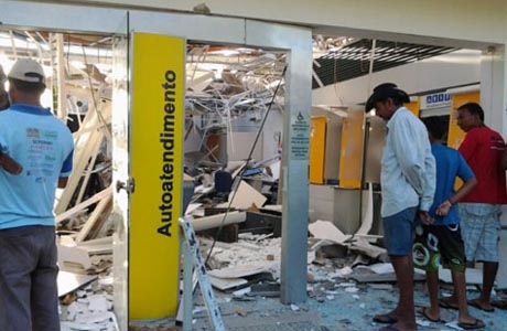Agência do BB de Oliveira dos Brejinhos foi destruída por bandidos