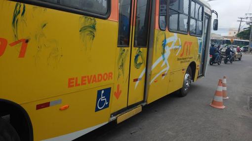 Vitória da Conquista: Grupo protesta contra o aumento da tarifa do transporte coletivo urbano