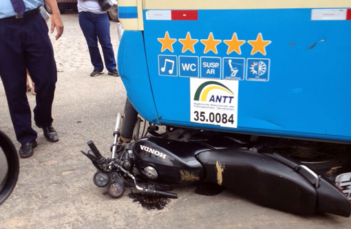 Brumado: Ônibus da Novo Horizonte passa por cima de moto