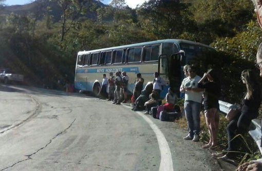 Rio de Contas: Ônibus da Novo Horizonte perde freio e sofre 'acidente' na serra das Almas